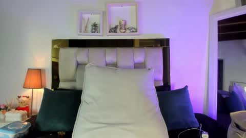 Isabella online show from February 2026 12:00:01 PM