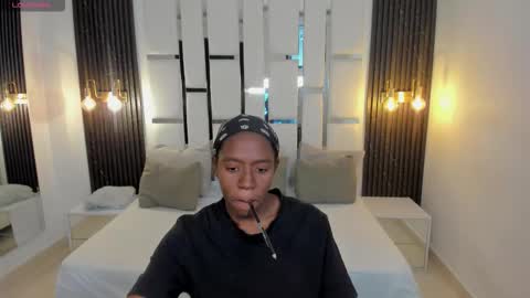 Snapshot of _emma_willliams_ chatting on November 2025 01:55:02 PM Emma online show from November 2025 01:55:02 PM