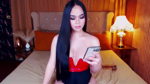 Snapshot of _empressvalerie_ chatting on November 2025 04:33:02 AM _empressvalerie_ online show from November 2025 04:33:02 AM