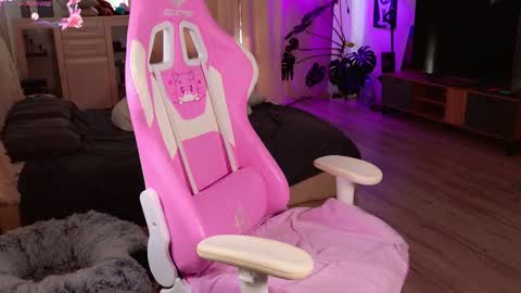 Snapshot of _enternity_ chatting on September 2025 03:50:02 AM Mia  online show from September 2025 03:50:02 AM