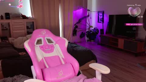 Snapshot of _enternity_ chatting on September 2025 05:29:01 AM Mia  online show from September 2025 05:29:01 AM