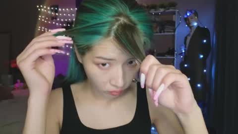 EveEva online show from October 2025 10:37:02 AM