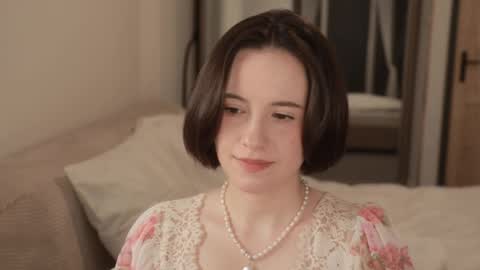 Essie  online show from April 2026 06:30:02 PM