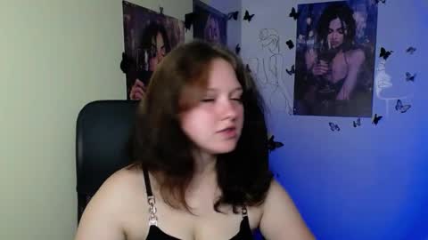 Snapshot of _foxy_lady chatting on July 2026 06:19:02 AM Alice online show from July 2026 06:19:02 AM