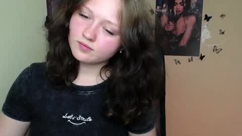 Snapshot of _foxy_lady chatting on July 2026 06:21:01 PM Alice online show from July 2026 06:21:01 PM