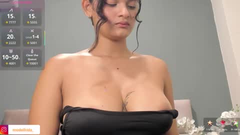 Snapshot of _frida_1 chatting on November 2025 01:32:01 PM Frida online show from November 2025 01:32:01 PM