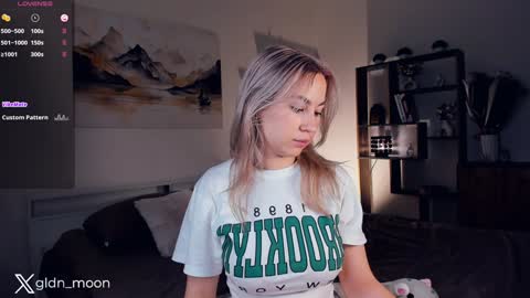 Snapshot of _golden_moon_ chatting on January 2025 02:41:01 AM Rina online show from January 2025 02:41:01 AM