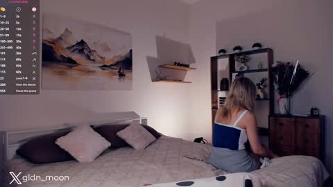 Snapshot of _golden_moon_ chatting on January 2025 12:07:01 AM Rina online show from January 2025 12:07:01 AM