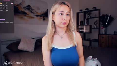 Snapshot of _golden_moon_ chatting on January 2025 10:52:02 PM Rina online show from January 2025 10:52:02 PM