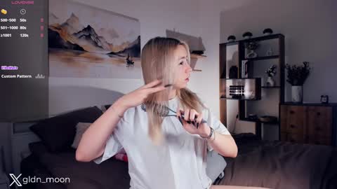 Snapshot of _golden_moon_ chatting on February 2025 07:38:02 PM Rina online show from February 2025 07:38:02 PM