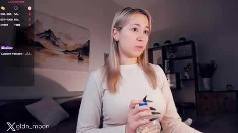 Snapshot of _golden_moon_ chatting on February 2025 08:13:02 PM Rina online show from February 2025 08:13:02 PM