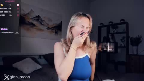 Snapshot of _golden_moon_ chatting on February 2025 01:36:02 AM Rina online show from February 2025 01:36:02 AM