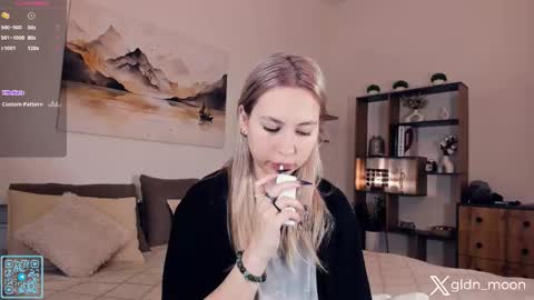 Snapshot of _golden_moon_ chatting on October 2025 07:44:02 PM Rina online show from October 2025 07:44:02 PM