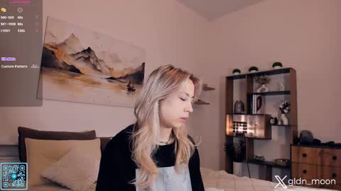 Snapshot of _golden_moon_ chatting on October 2025 08:07:02 PM Rina online show from October 2025 08:07:02 PM