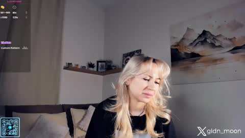 Snapshot of _golden_moon_ chatting on November 2025 08:08:01 PM Rina online show from November 2025 08:08:01 PM