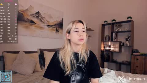 Snapshot of _golden_moon_ chatting on November 2025 11:18:02 PM Rina online show from November 2025 11:18:02 PM