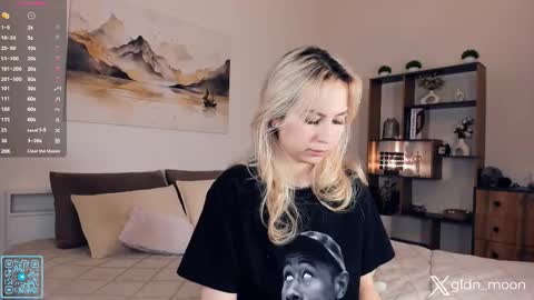 Snapshot of _golden_moon_ chatting on December 2025 08:17:01 PM Rina online show from December 2025 08:17:01 PM