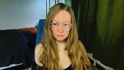 _goldilocks__ online show from September 2025 07:01:01 AM