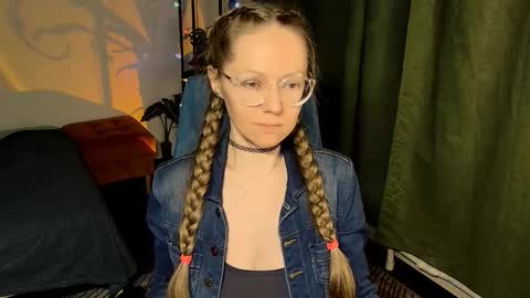 _goldilocks__ online show from October 2025 04:15:02 PM