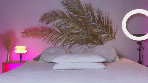 Holly online show from December 2024 05:25:01 AM