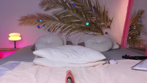 Holly online show from January 2025 09:37:02 AM