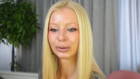 Lana online show from March 2026 08:09:02 AM