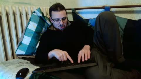 Manuel online show from December 2024 10:51:02 PM