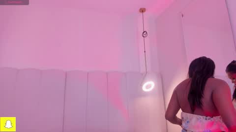 Darlis  online show from December 2025 07:33:02 PM