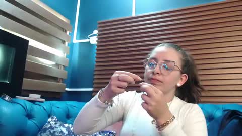 Snapshot of _isaabellaa chatting on February 2025 05:43:01 PM Isa online show from February 2025 05:43:01 PM