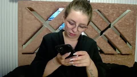 Snapshot of _isaabellaa chatting on June 2026 01:28:02 AM Isa online show from June 2026 01:28:02 AM