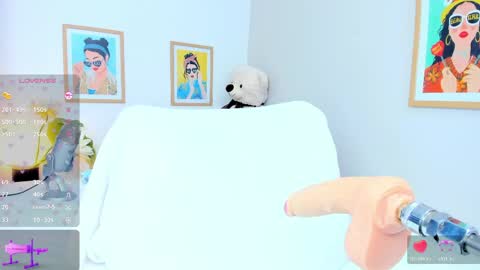 _jasminnee_ online show from April 2026 02:07:01 PM