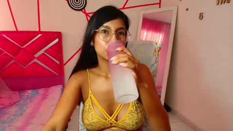 Jesica online show from February 2025 05:43:02 PM