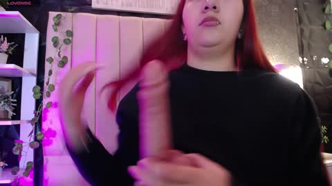 Mia online show from February 2025 01:00:02 PM