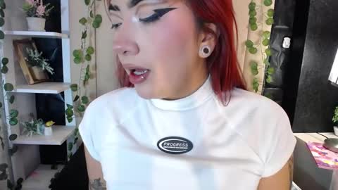 Mia online show from February 2025 05:04:01 PM