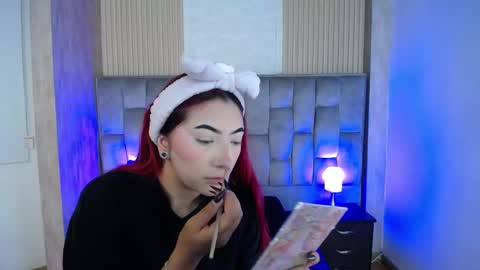 Mia online show from September 2025 01:44:02 PM