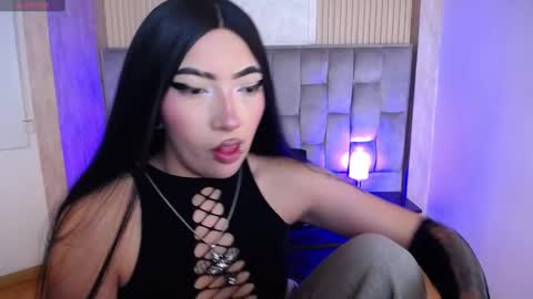 Mia online show from September 2025 02:42:01 PM