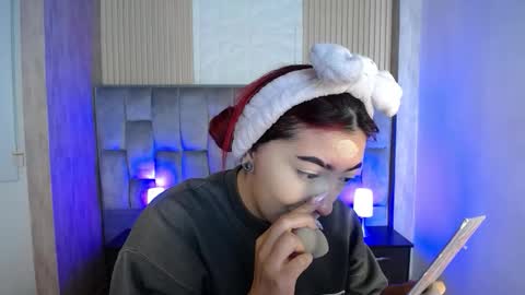 Mia online show from September 2025 01:15:01 PM