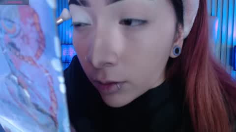 Mia online show from November 2025 02:05:01 PM