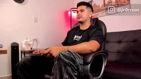 _juanes__ online show from December 2025 11:01:02 PM