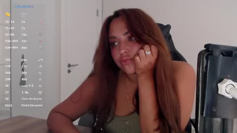Snapshot of _just_a_queen_3 chatting on June 2026 07:28:01 AM _just_a_queen_3 online show from June 2026 07:28:01 AM