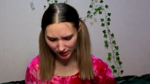 _kikiclark_ online show from December 2025 07:18:01 PM