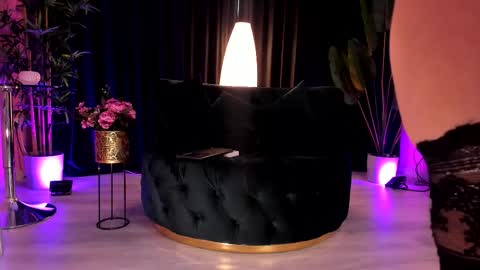 Kim online show from September 2025 02:39:02 PM