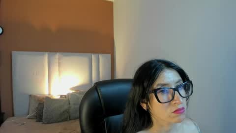 Kiraaaa 0 online show from April 2026 05:56:01 PM