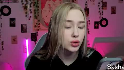 _kitekat_ online show from November 2025 10:04:02 AM