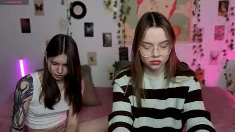 _kitekat_ online show from November 2025 11:02:02 AM