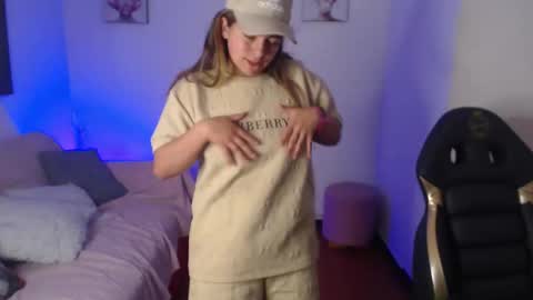 _kitten_1 online show from December 2025 12:12:02 PM