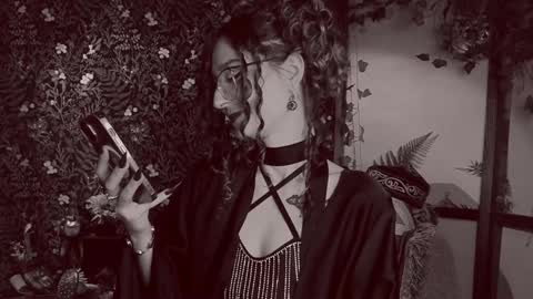 Snapshot of _lady_luna_ chatting on December 2024 12:04:01 AM Lady Luna online show from December 2024 12:04:01 AM