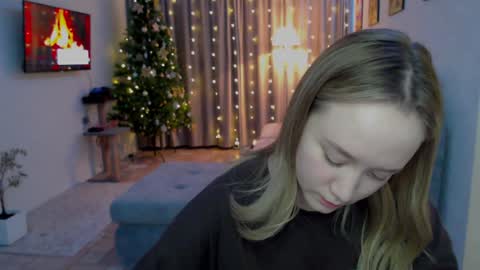 Snapshot of _lalune_ chatting on December 2024 07:21:02 PM _lalune_ online show from December 2024 07:21:02 PM