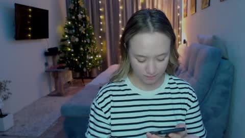 Snapshot of _lalune_ chatting on December 2024 09:52:02 PM _lalune_ online show from December 2024 09:52:02 PM