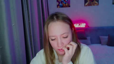 Snapshot of _lalune_ chatting on December 2024 12:54:01 AM _lalune_ online show from December 2024 12:54:01 AM